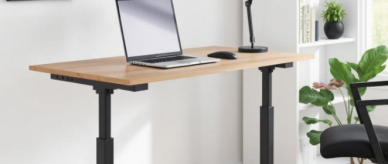 Biurka z elektryczną regulacją wysokości zyskują na popularności, ponieważ w biurach priorytetem jest zdrowie i produktywność
